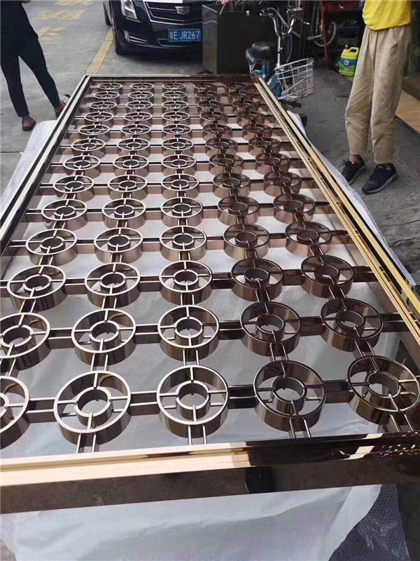 ���P����L����